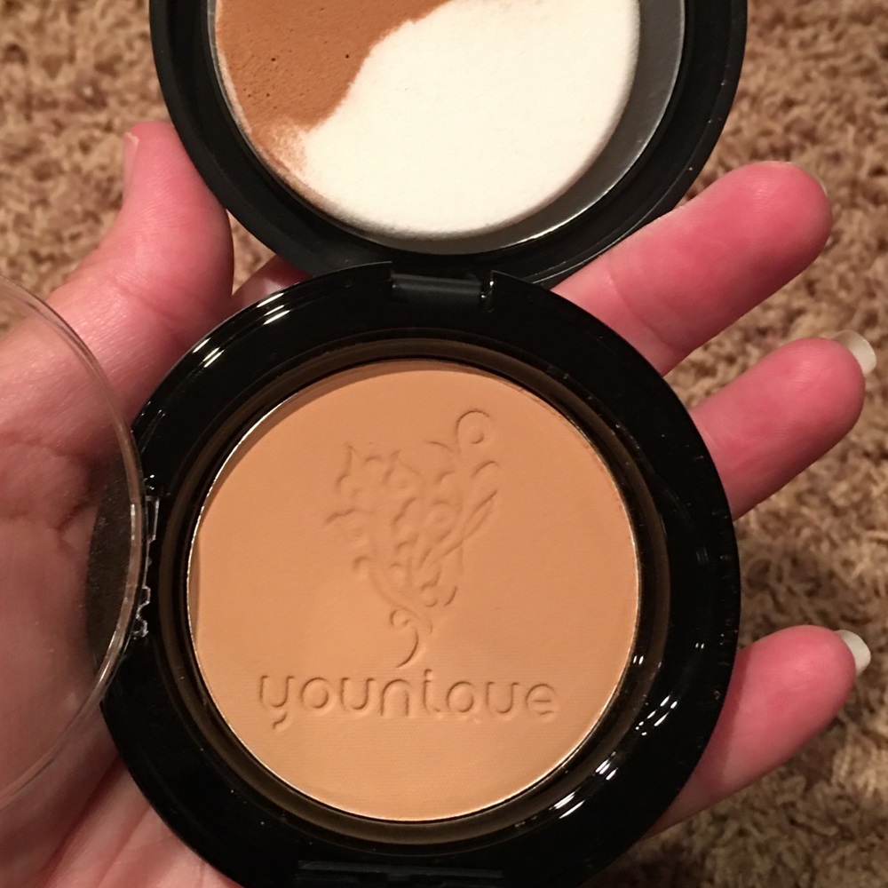 Younique powder foundation sampled once
